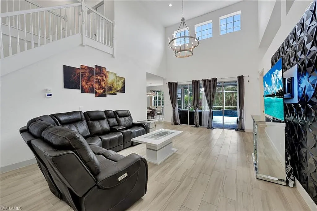 5 bed, 2.5 bath, 2637 sqft, $11,995 — Photo 4