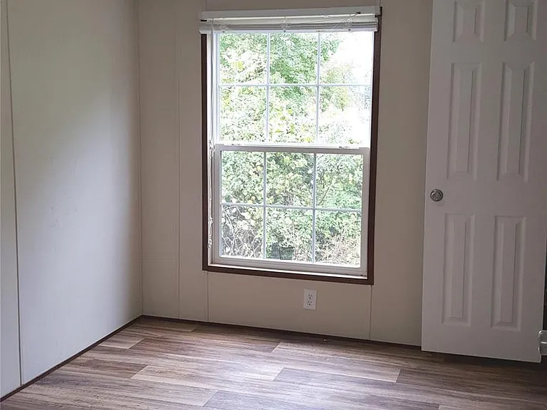 108 Young St — Photo 14
