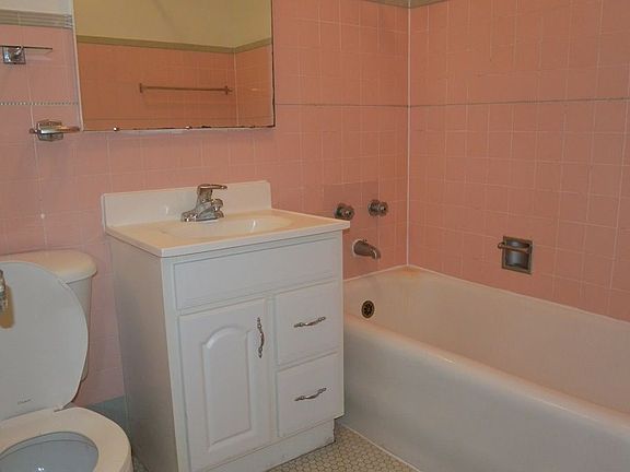 2nd image of 900 Bay St APT 11