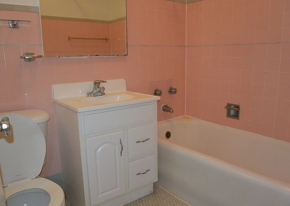 1st image of 900 Bay St APT 11