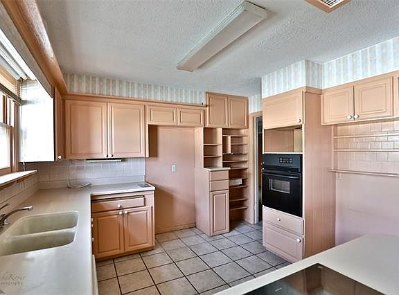 4th image of 842 Westview Dr