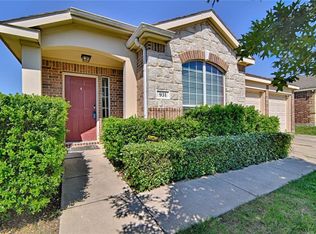 931 Furlong Dr, Grand Prairie, TX 75051