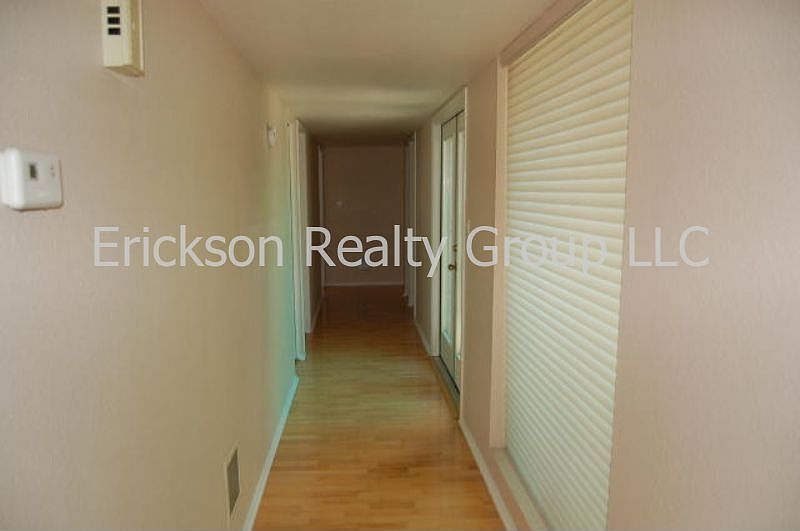 Hall to bedrooms