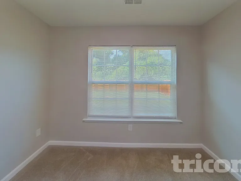 429 Victory Ln — Photo 14