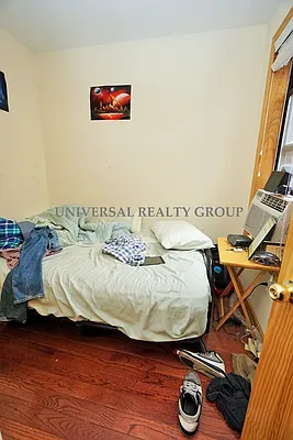 Rented by Universal Realty Group | media 16