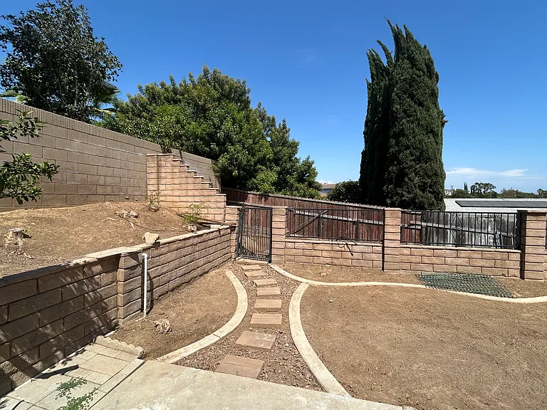 912 Redlen Ave — Photo 11
