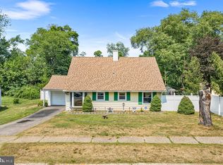 137 Plumtree Ln, Willingboro, NJ 08046