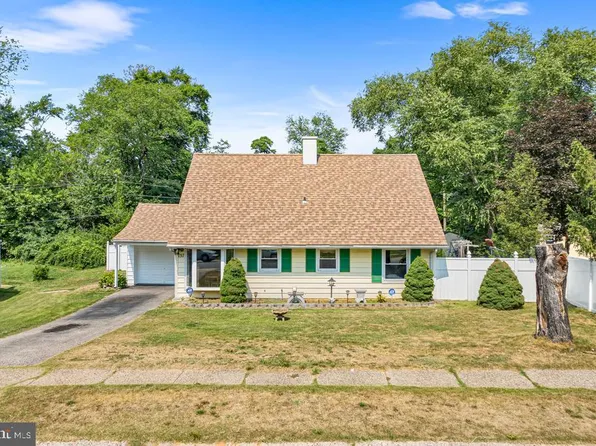 137 Plumtree Ln, Willingboro, NJ 08046