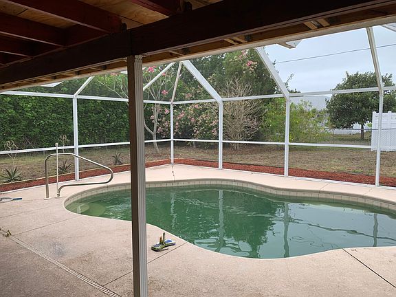 4th image of 915 SE 20th St