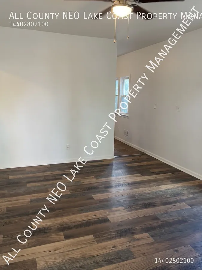 Beautiful 2 Bed, 1 Bath Lakewood Duplex — Photo 3