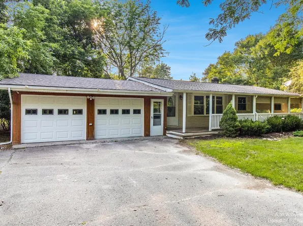7959 Jennings Rd, Whitmore Lake, MI 48189