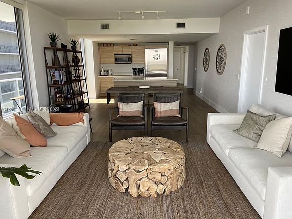 3rd image of 16385 Biscayne Blvd Unit 3107
