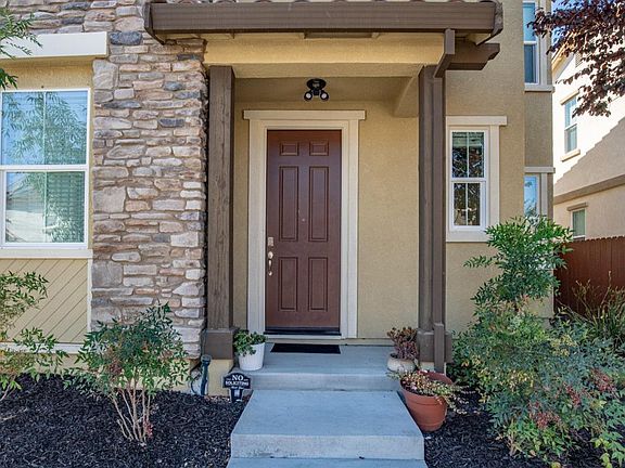 4th image of 324 Jasmine Drive