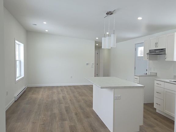 2nd image of 9 Pebble Ln W