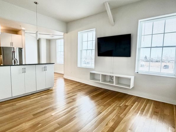 60 Willow St APT 204