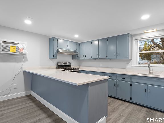 4th image of 43 Elmwood Ave