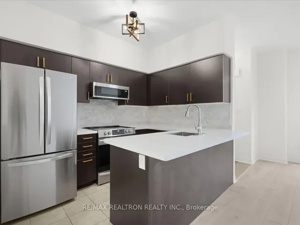 8 Eaton Park Ln #17, Toronto, ON M1W 0A5