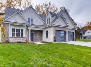 1032 Gardner St E, Wayzata, MN 55391