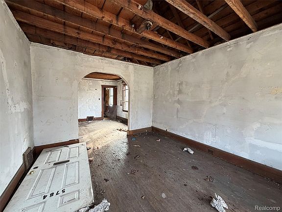 4th image of 5784 Garland St