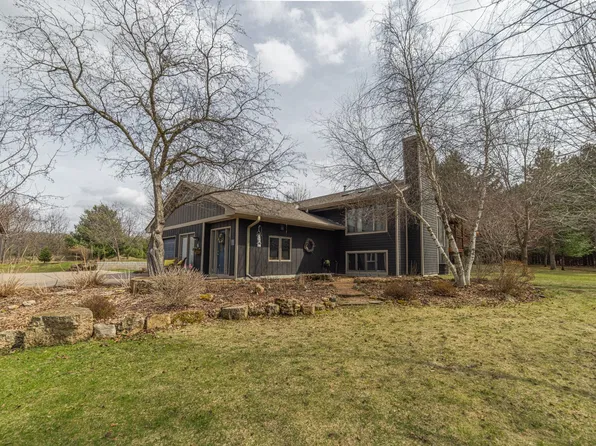 1549 Twin Springs Road, Houlton, WI 54082