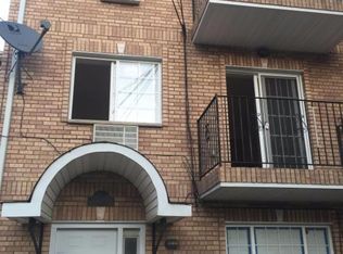 93-21 197th St #3FAM, Hollis, NY 11423