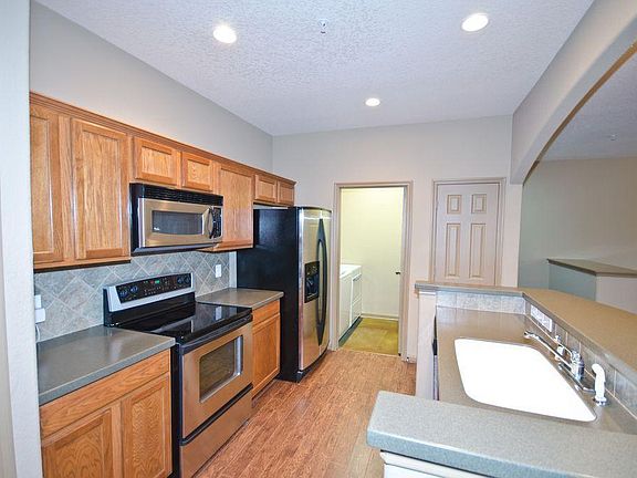 3rd image of 6607 Lake Woodlands Dr APT 114