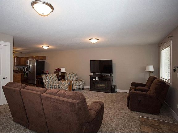 Spacious living room