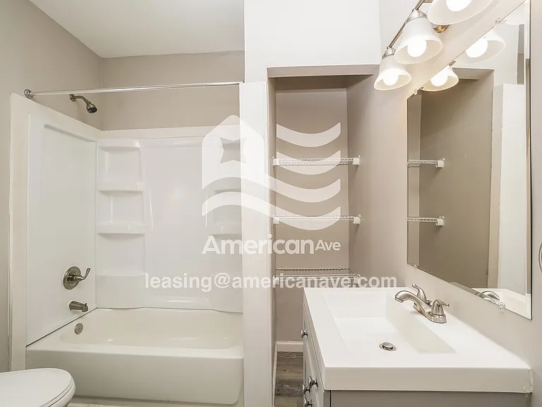 1033618_009_wm_-_main_bathroom_13273786.jpg