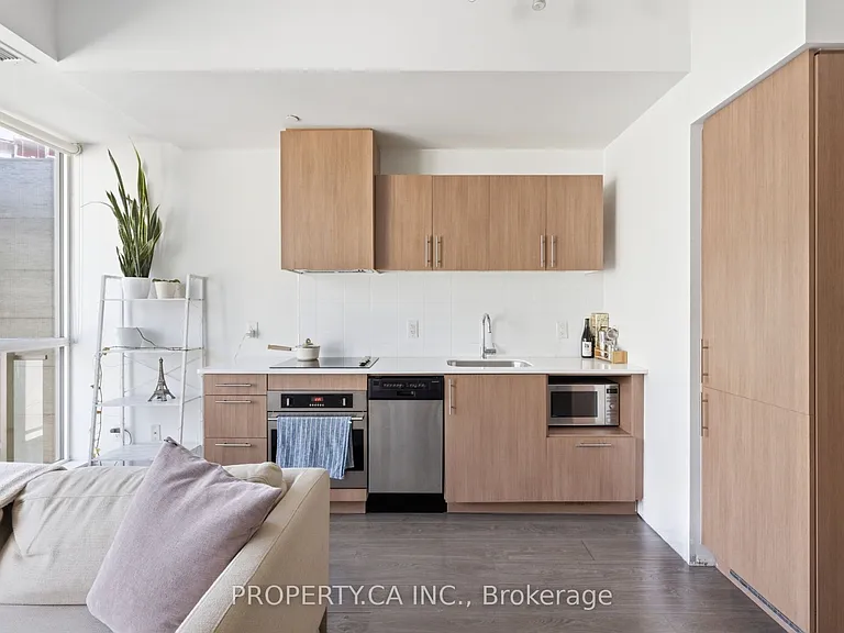 508 Wellington St W #809 — Photo 5