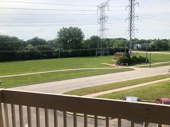2nd image of 980 N Lakeside Dr APT 3C
