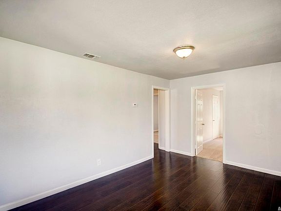 5th image of 3944 Mahogany St
