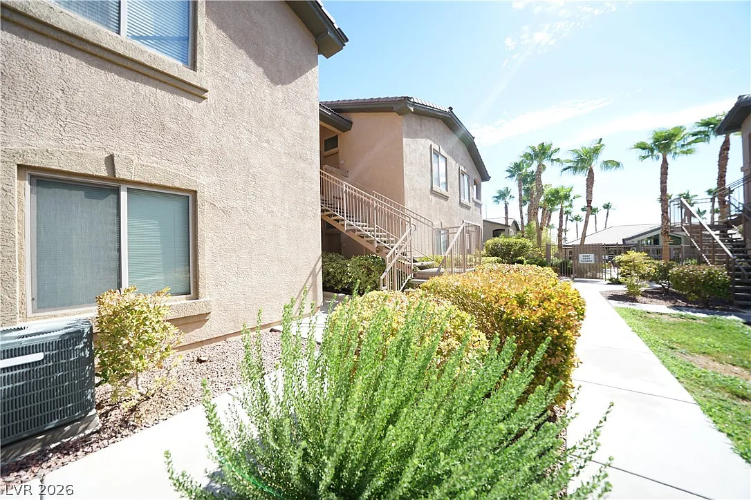 2 bed, 2.0 bath, 1070 sqft, $1,595 — Photo 3