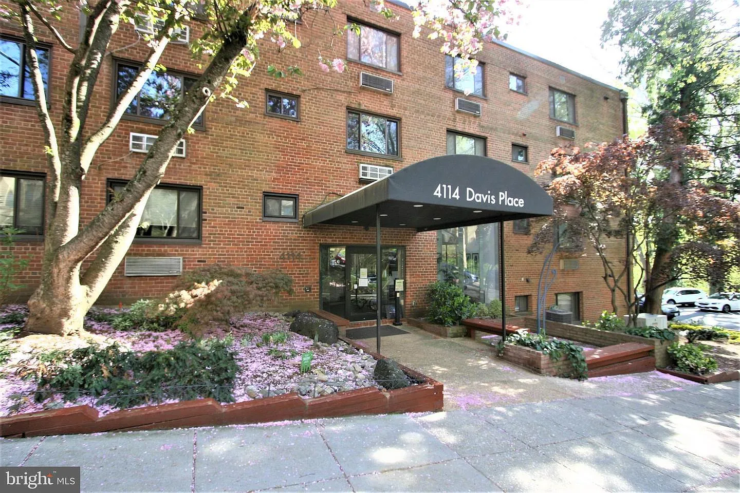 1 bed, 700 sqft, $2,300 — Photo 2