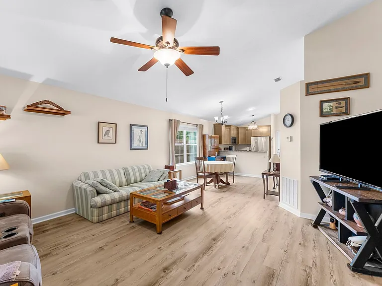 2624 Avondale Ct — Photo 16