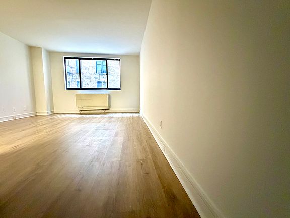 4th image of 323 W 96th St APT 210
