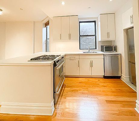 4th image of 157 Ludlow St APT 3R