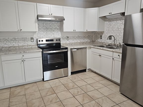 3rd image of 1275 Redwood Ln APT B