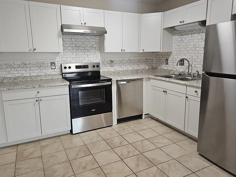 1275 Redwood Ln #B — Photo 3