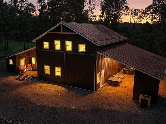 3rd image of 15977 Mohaven Rd