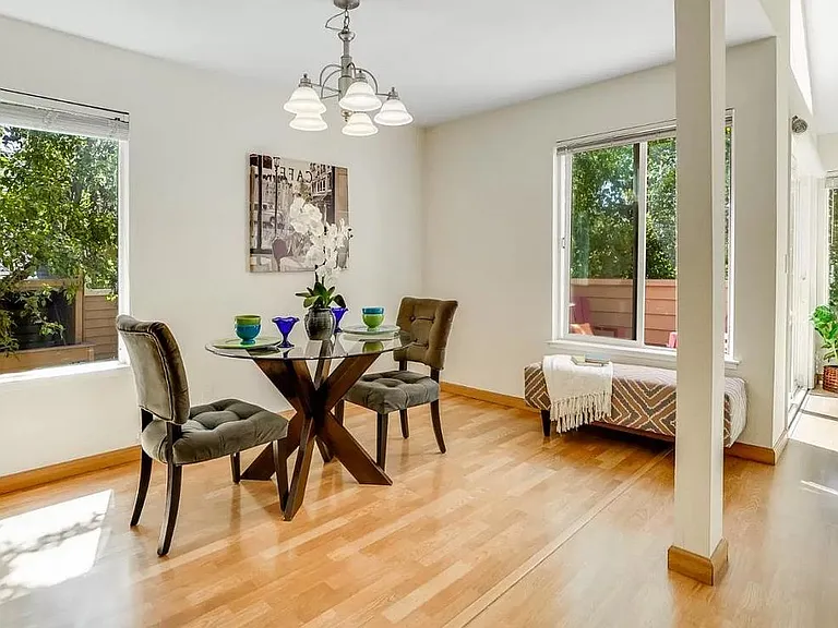 WrapAround Tree-Top Views, Spacious Dining room