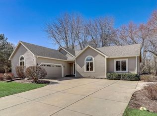 W276N2547 Wildflower Rd, Pewaukee, WI 53072