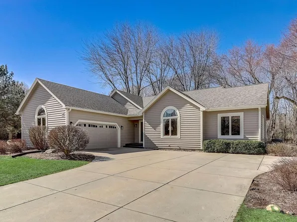W276N2547 Wildflower ROAD, Pewaukee, WI 53072