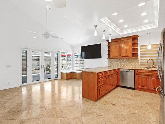 5th image of 23332 Desert Wood St