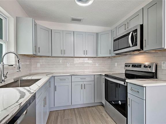 3rd image of 2112 W Flora St