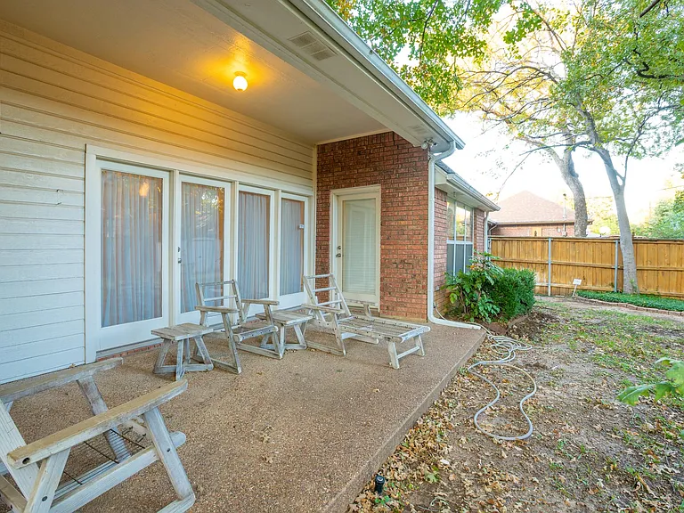 2411 Cross Timbers Trl — Photo 32