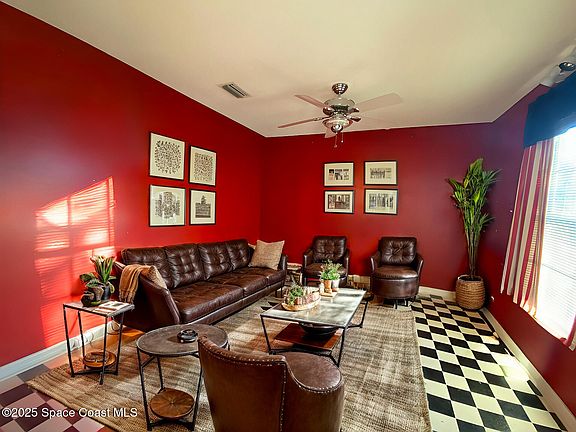 5th image of 325 Albedo Ave SE