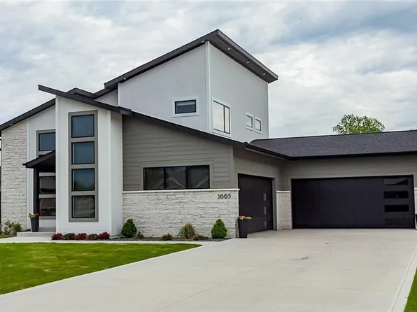 3665 NW 177th Ct, Clive, IA 50325