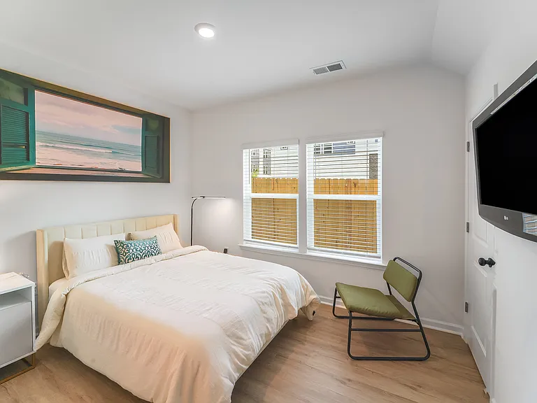 1205 Lomax Ave — Photo 30