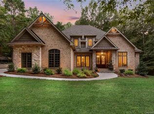 8119 Lake Providence Dr, Matthews, NC 28104