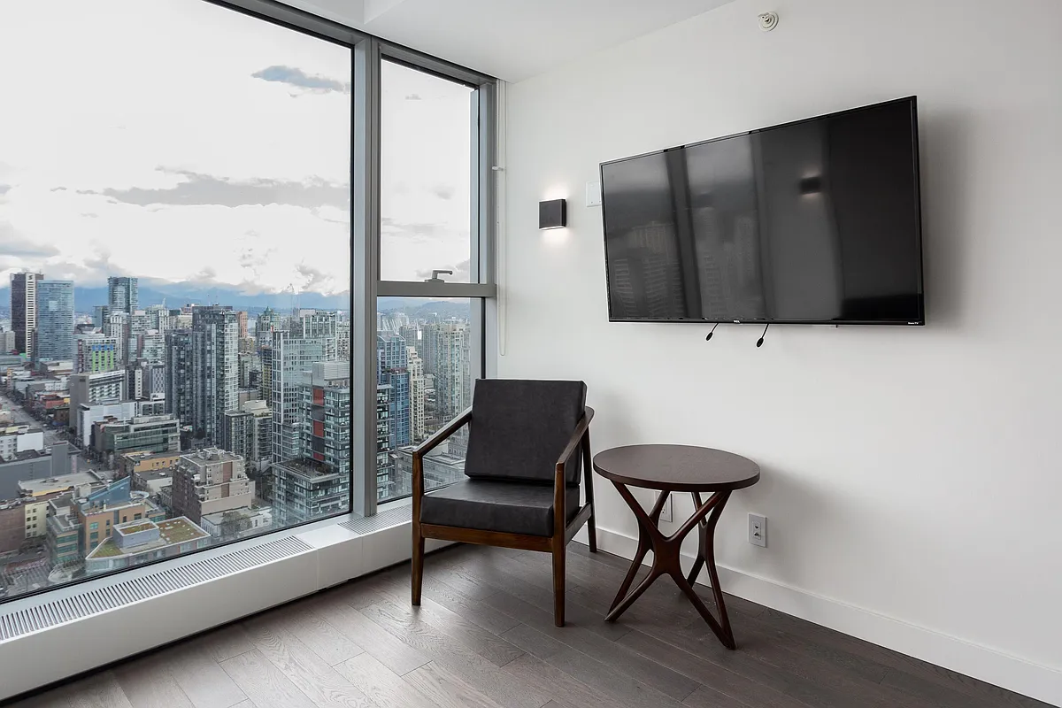 Building Photo - 1480 Howe St #4607